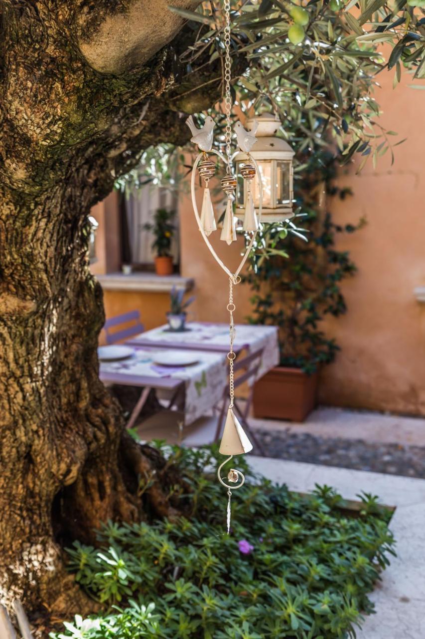 Antico Borgo B&B Con Spa - Adults Only Manerba del Garda Exteriör bild